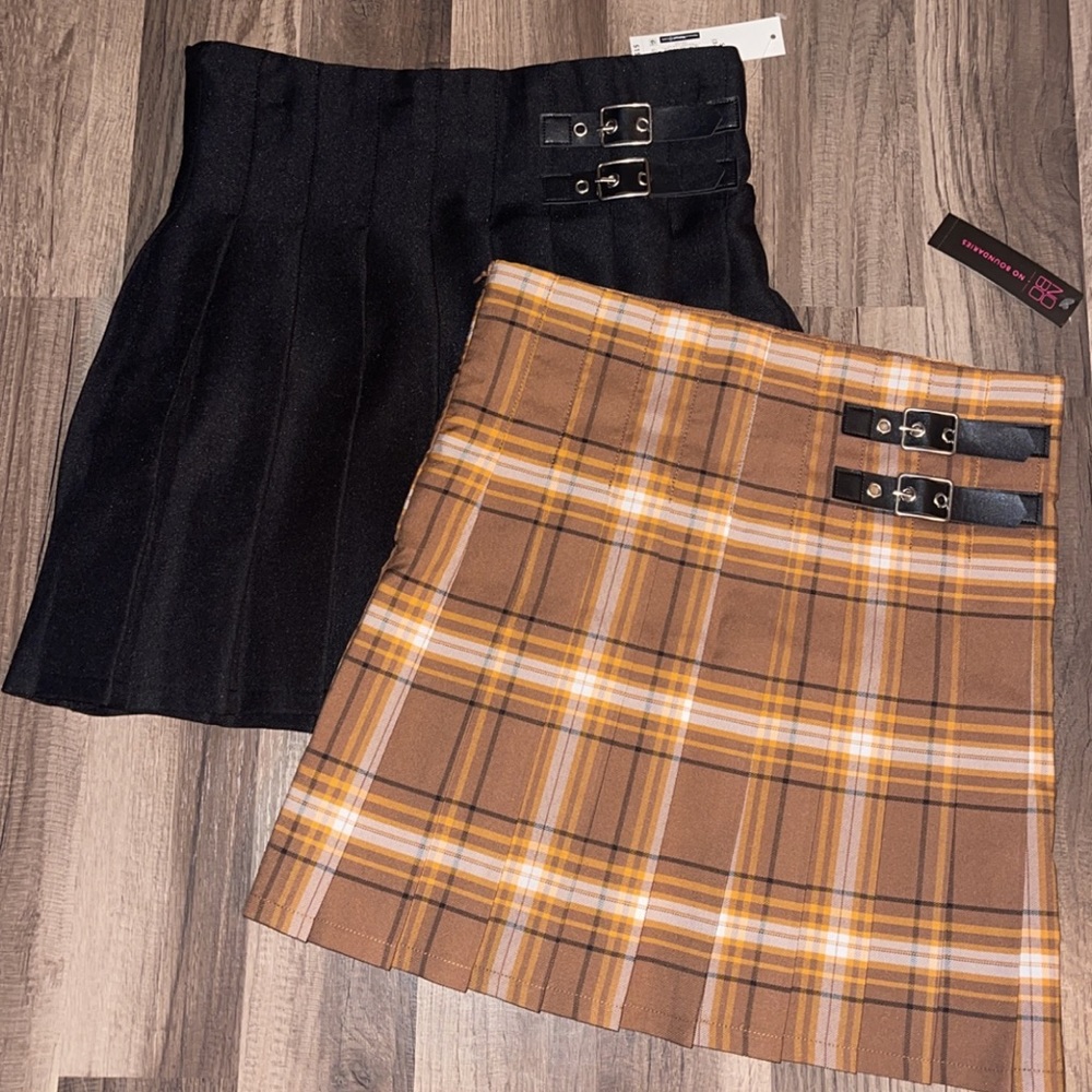 NB alternative pleated skirts 2 pack!!